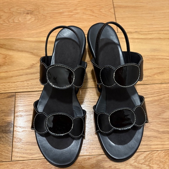 Munro Eclipse 9W Black Patent Dress Sandals - Picture 2 of 6